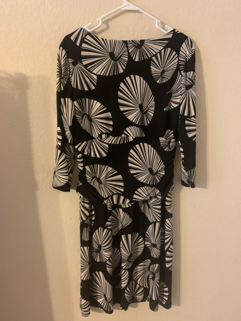 Jones Wear Black and White Printed Long Sleeve V-Neck Dress - Picture 7 of 8